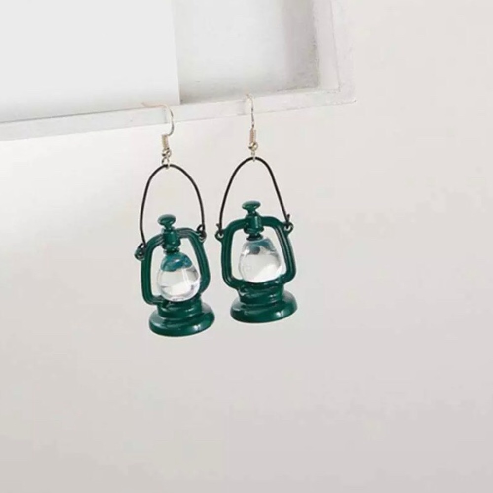 🏕Lantern camping dangle earrings NWT unique🏕 - Picture 5 of 6
